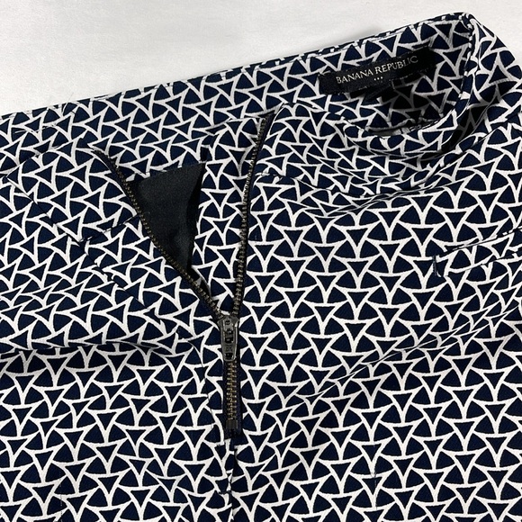 Banana Republic womens navy and white geometric polyester 3.5" shorts - size 6 - Picture 6 of 10